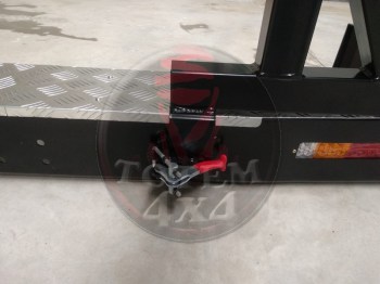 Parachoque trasero con doble soporte de rueda y de bidon Toyota 80